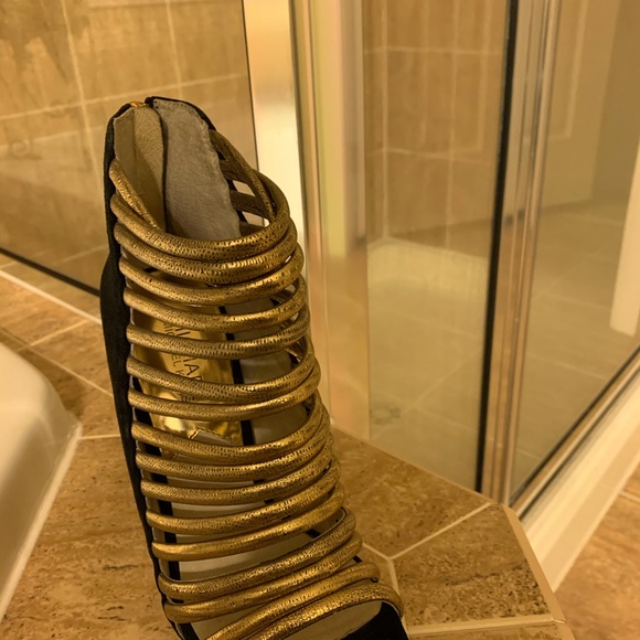 Sharp Heels - Picture 2 of 3